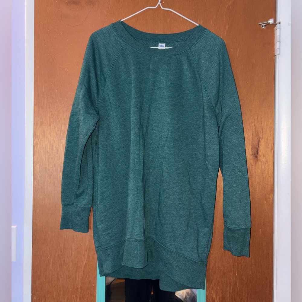 Old navy green sweatshirt
